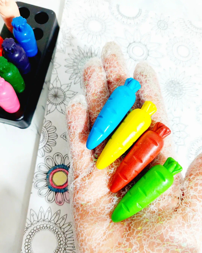 مداد شمعی جادویی بدون رنگ دهی به دست