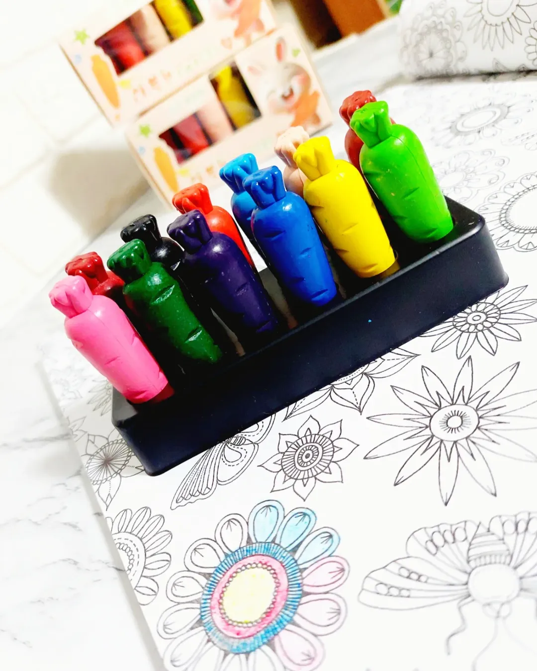 مداد شمعی جادوئی فقط رو کاغذ رنگ میده