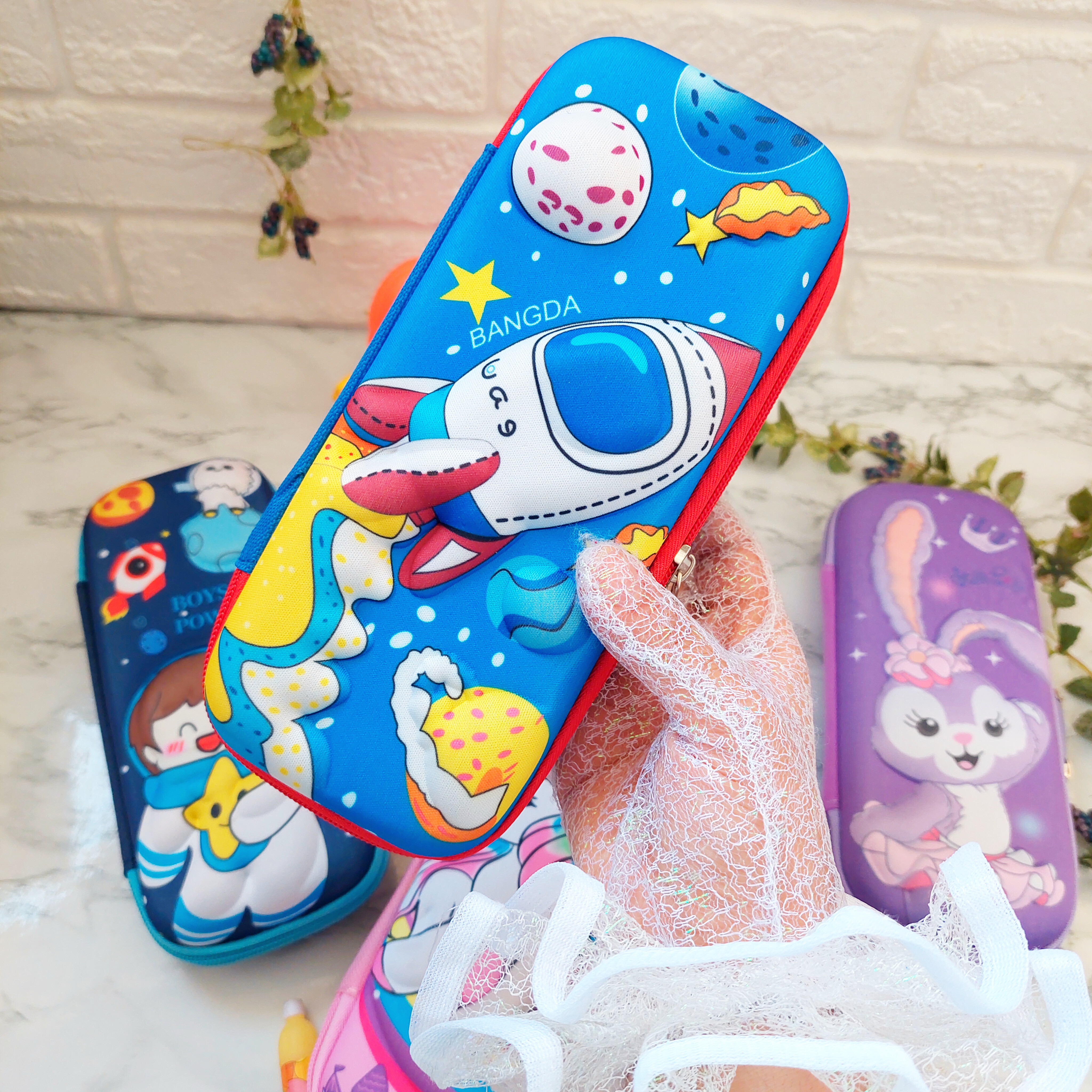 جامدادی تبلتی فضانورد خاص