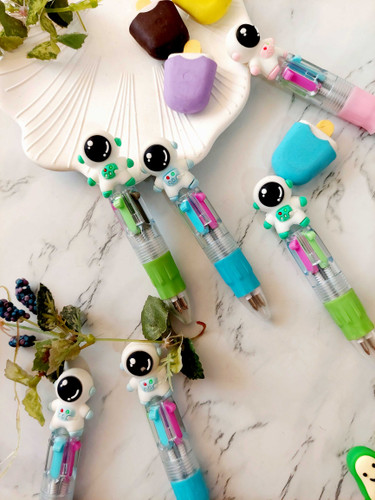 خودکار چهاررنگ فضانورد