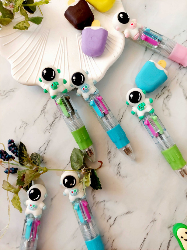 خودکار چهاررنگ فضانورد