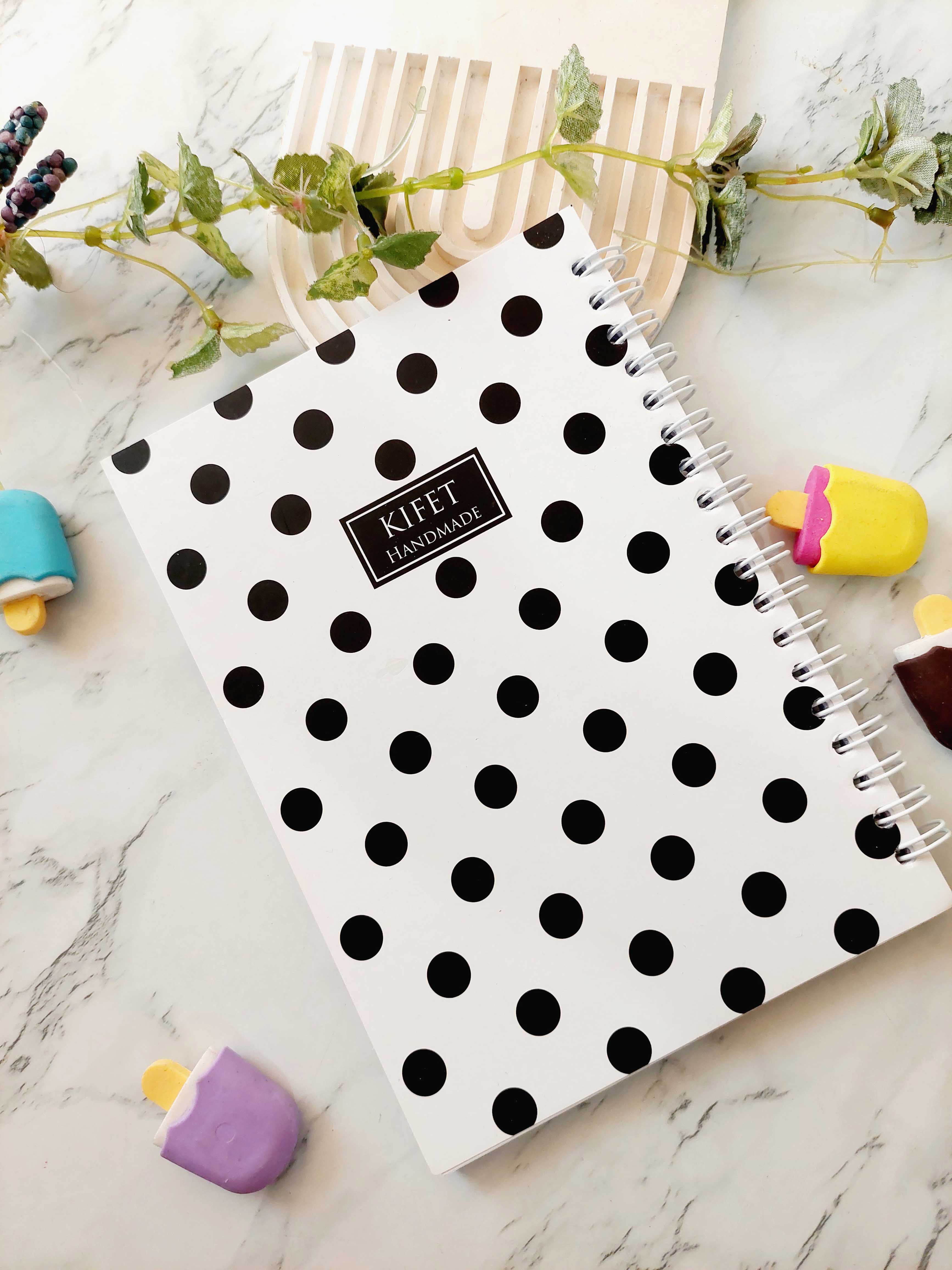 دفترچه پینرستی خال خالی