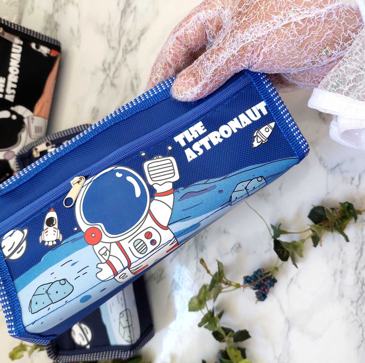 جامدادی فضانورد