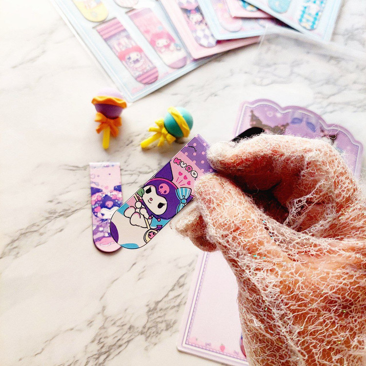 بوکمارک مگنتی بنفش